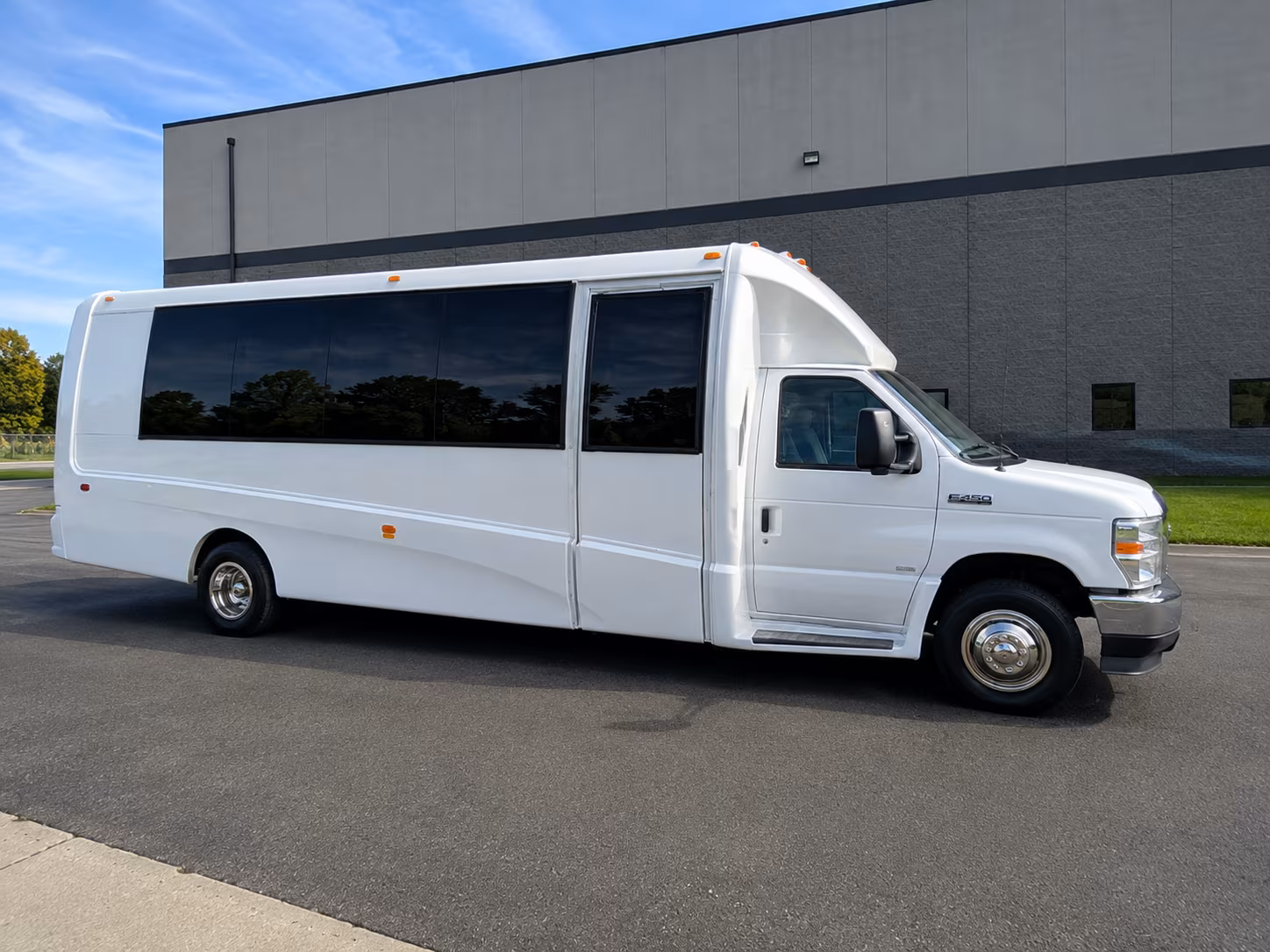 bus rentals for country concerts and rodeo entertainment near great falls