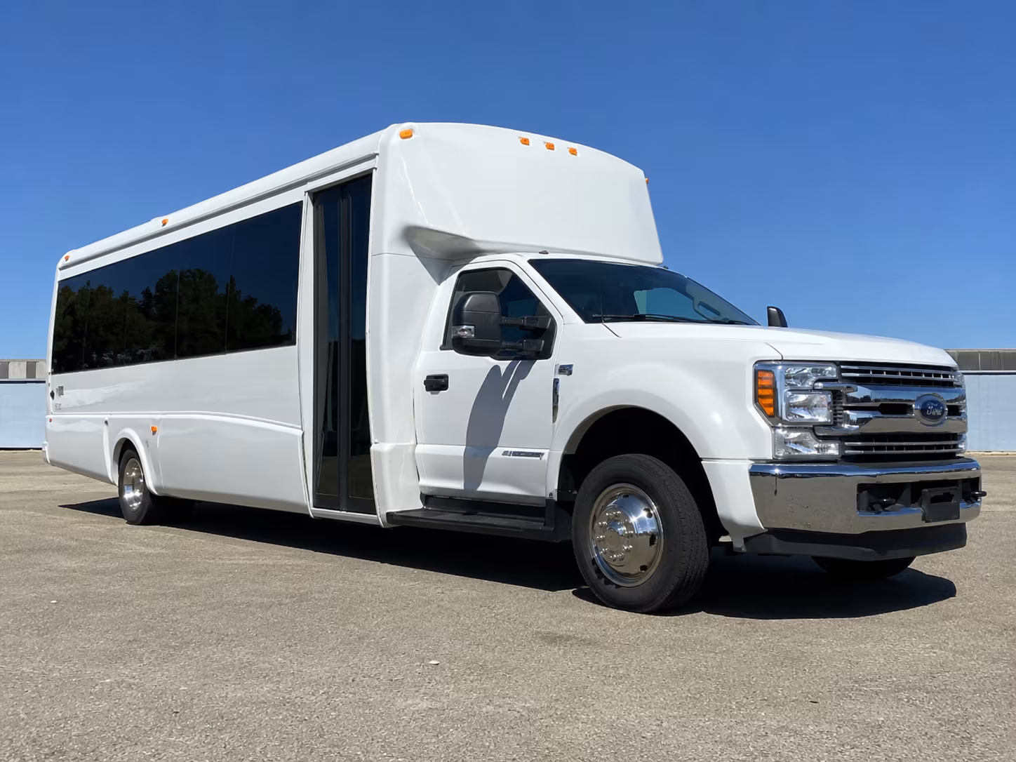 corporate and convention buses serving great falls